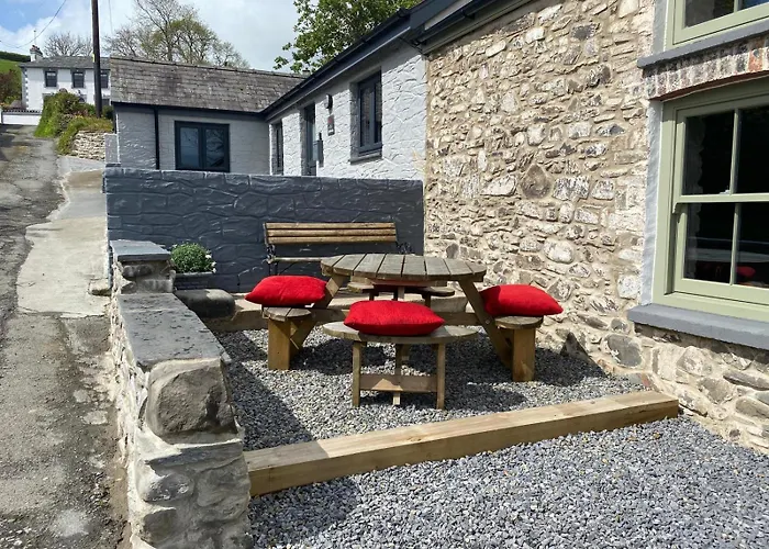 No 2 Dolheulog Aberaeron